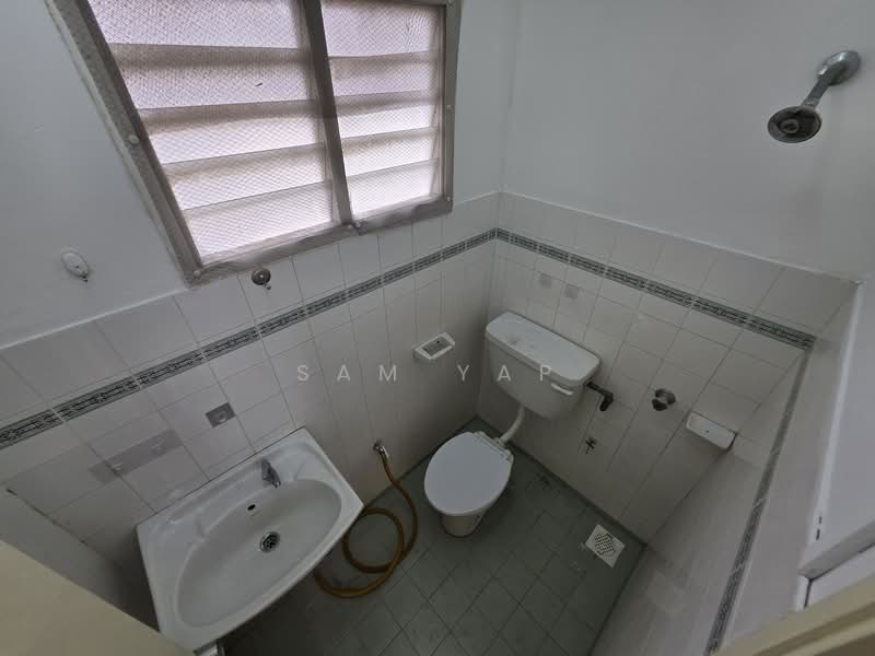 Pangsapuri untuk Dijual di Akasia Apartment - Sam Yap - Bathroom - PropertyGuru.com.my