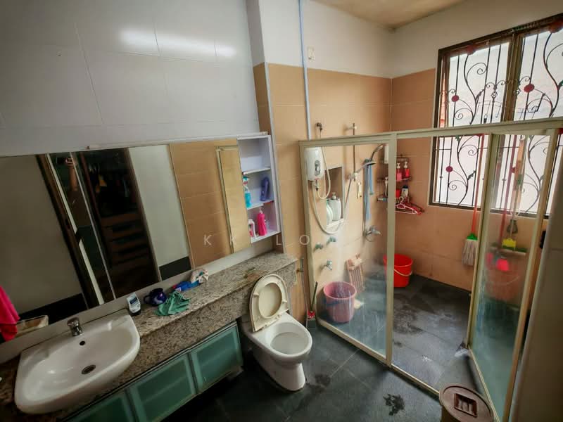 Semi-Detached House for Sale in Taman Impian Emas (Skudai) - KK Low - Bathroom - PropertyGuru.com.my