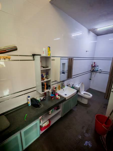 Semi-Detached House for Sale in Taman Impian Emas (Skudai) - KK Low - Bathroom - PropertyGuru.com.my