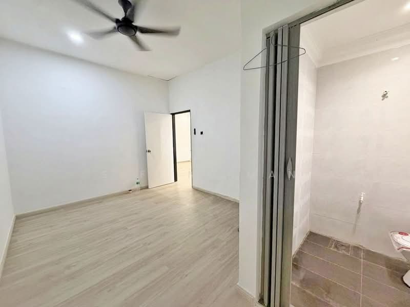 Rumah Teres 1 Tingkat untuk Dijual di Taman Rinting (Masai) - Sufi Norman - Bedroom - PropertyGuru.com.my