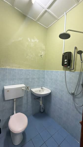 Rumah Teres untuk Disewa di Bandar Mahkota Cheras (Cheras) - GAN WEY SAND - Bathroom - PropertyGuru.com.my