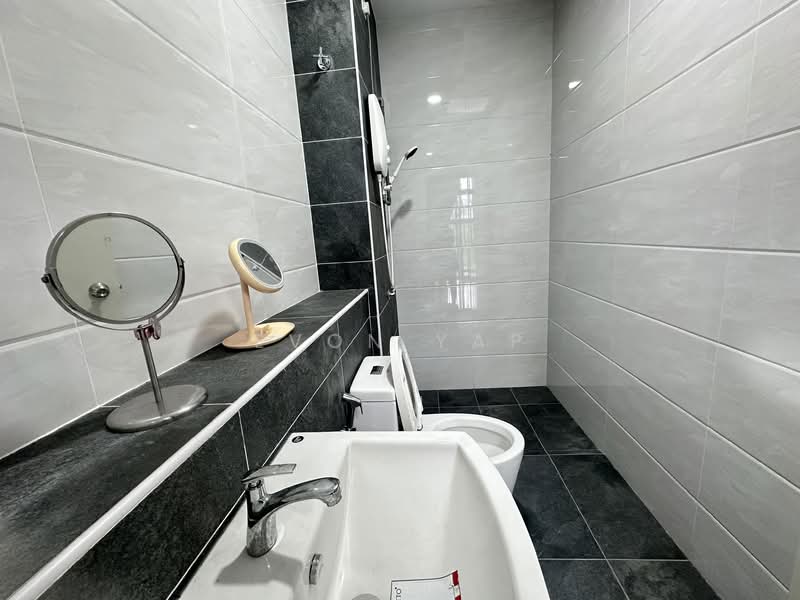 Rumah Teres 2 Tingkat untuk Dijual di Straits View (Johor Bahru) - Evon Yap - Bathroom - PropertyGuru.com.my
