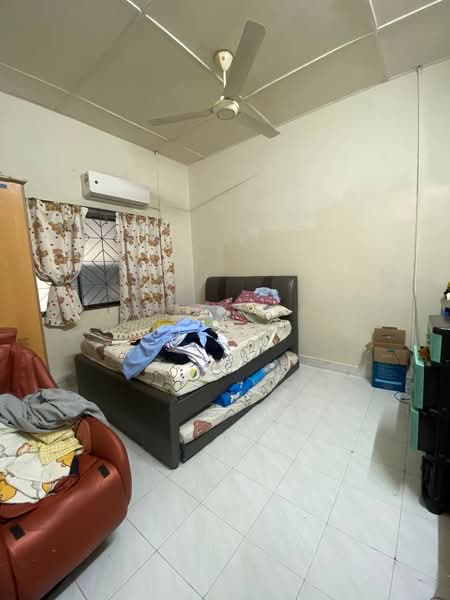 1-storey Terraced House for Rent in Taman Johor Jaya (Johor Bahru) - Li Wei - Bedroom - PropertyGuru.com.my