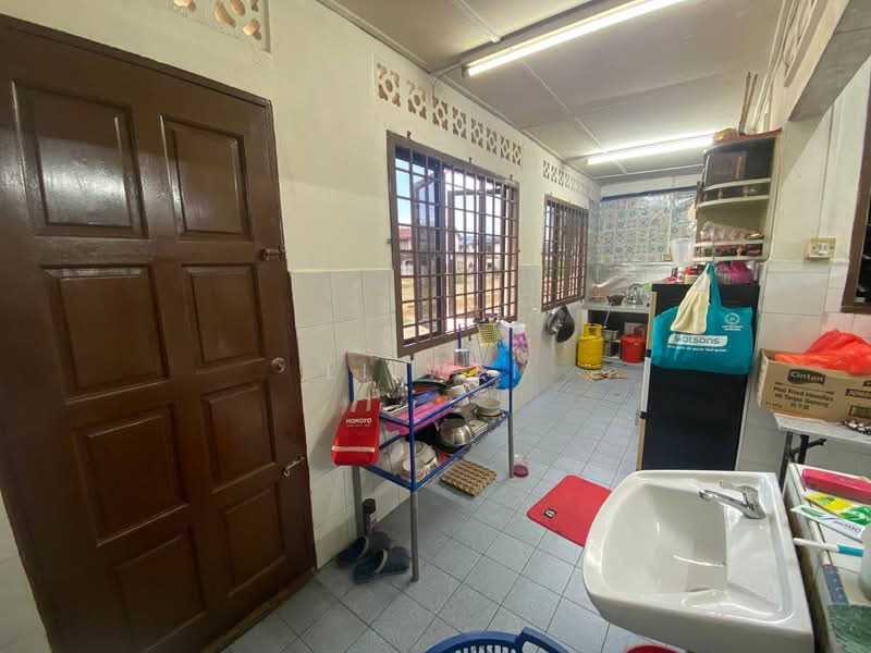 1-storey Terraced House for Rent in Taman Johor Jaya (Johor Bahru) - Li Wei - Kitchen - PropertyGuru.com.my