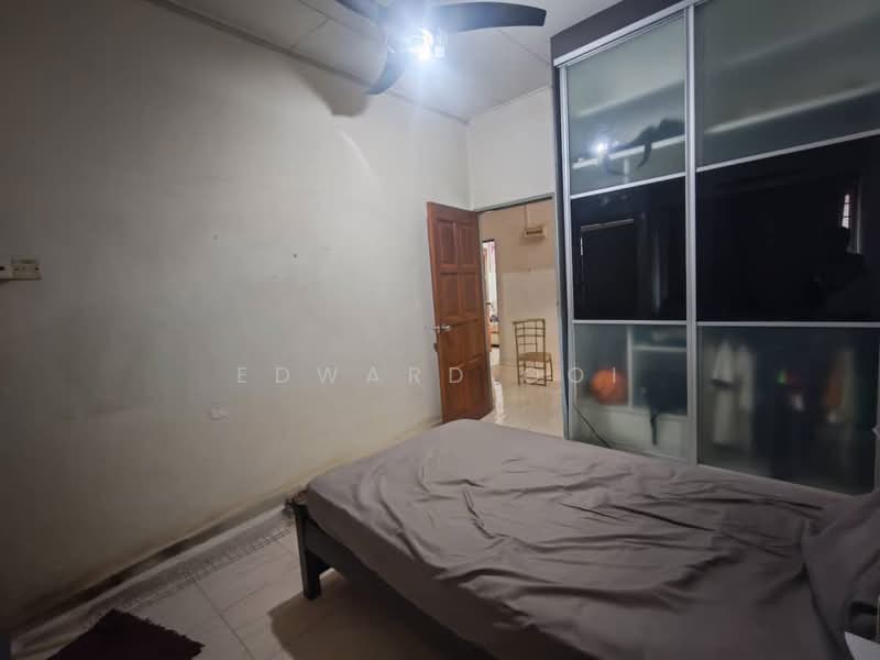 Rumah Teres 2 Tingkat untuk Dijual di Taman Sungai Besi Indah (Seri Kembangan) - Edward Ooi - Bedroom - PropertyGuru.com.my