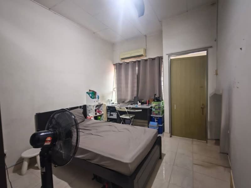 Rumah Teres 2 Tingkat untuk Dijual di Taman Sungai Besi Indah (Seri Kembangan) - Edward Ooi - Bedroom - PropertyGuru.com.my