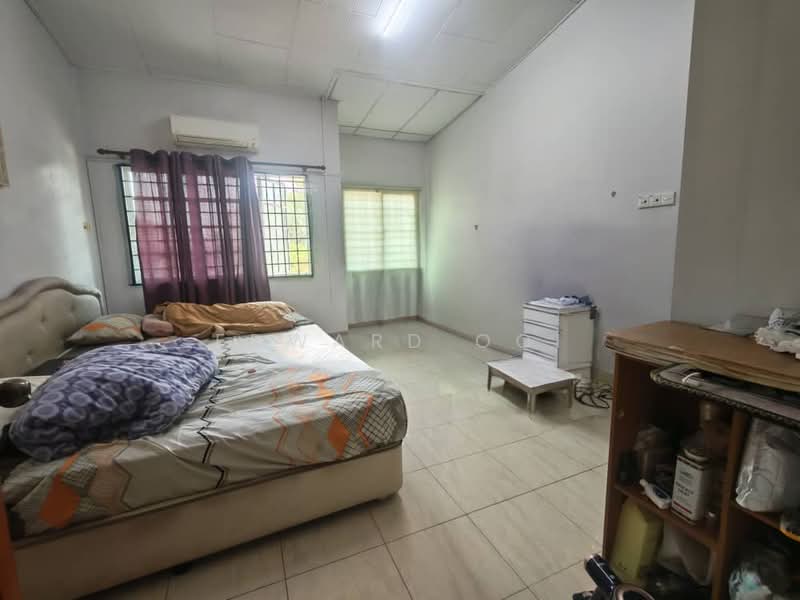 Rumah Teres 2 Tingkat untuk Dijual di Taman Sungai Besi Indah (Seri Kembangan) - Edward Ooi - Bedroom - PropertyGuru.com.my