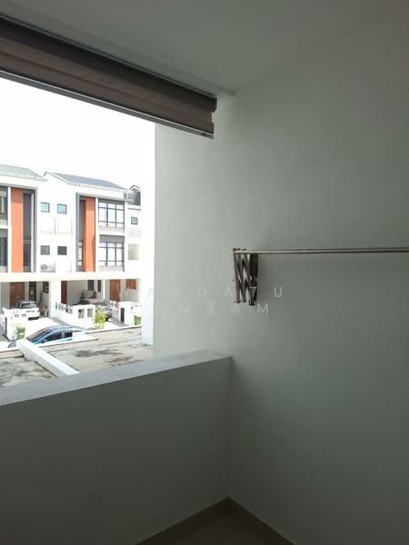 Rumah Bandar untuk Disewa di Taman Akasia (Semenyih) - Wardatu Zamzam - Balcony - PropertyGuru.com.my