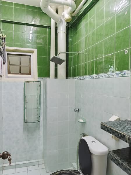 Pangsapuri untuk Dijual di Pangsapuri Mawar - Marilyn Khor - Bathroom - PropertyGuru.com.my