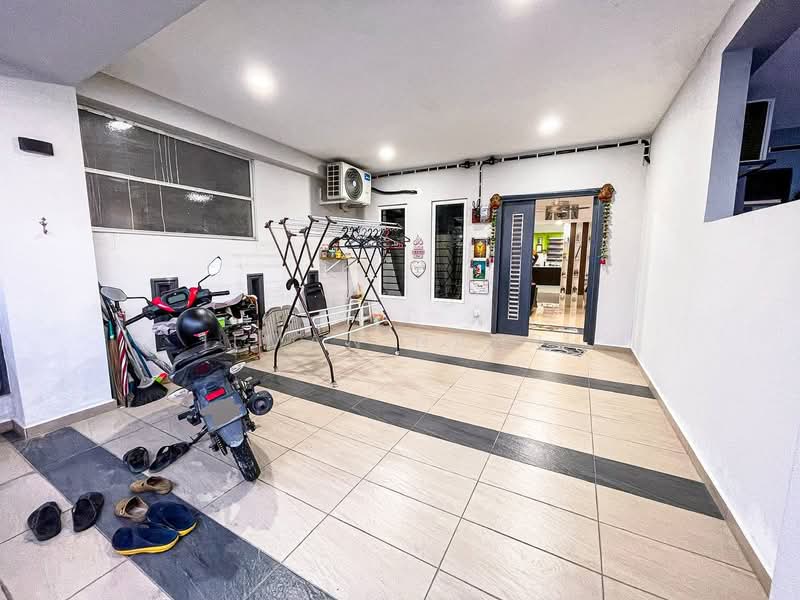 Rumah Teres 2 Tingkat untuk Dijual di Taman Maju (Kajang) - Ilman Nahri - Entrance - PropertyGuru.com.my