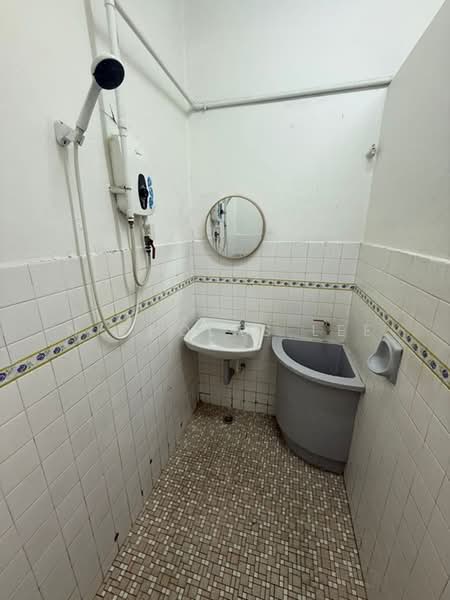 1-storey Terraced House for Rent in Taman Leow Sum (Chemor) - Nicholas Lee - Bathroom - PropertyGuru.com.my