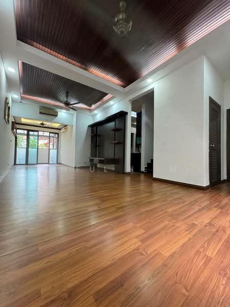 Rumah Teres 2 Tingkat untuk Dijual di Bukit Jelutong (Shah Alam) - SAIFUL HELMI - Living Room - PropertyGuru.com.my