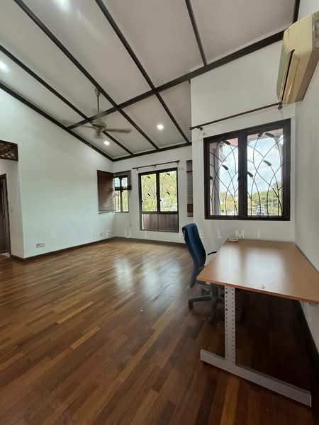 Rumah Teres 2 Tingkat untuk Dijual di Bukit Jelutong (Shah Alam) - SAIFUL HELMI - Study - PropertyGuru.com.my