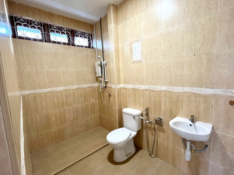 Semi-Detached House for Sale in Taman Tasek (Johor Bahru) - Jennie Chew - Bathroom - PropertyGuru.com.my