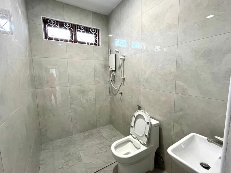 Semi-Detached House for Sale in Taman Tasek (Johor Bahru) - Jennie Chew - Bathroom - PropertyGuru.com.my