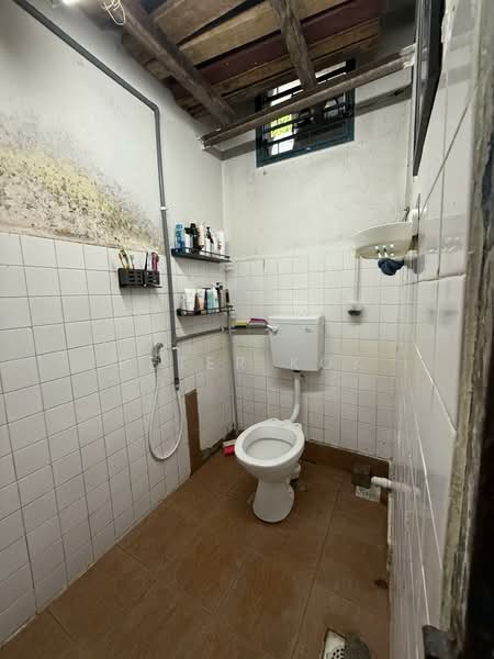 1-storey Terraced House for Sale in SS3 (Petaling Jaya) - Peter Kok - Bathroom - PropertyGuru.com.my