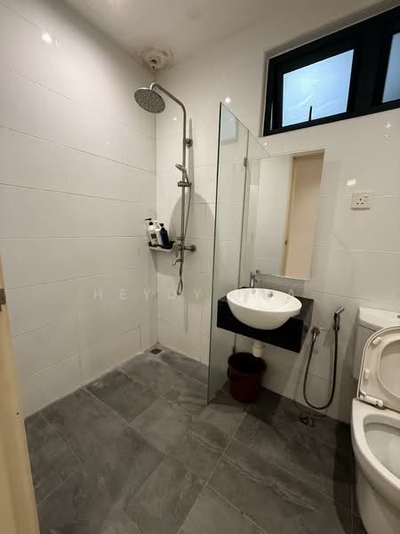 Kondominium untuk Disewa di Grace Residence - Heydy Pua - Bathroom - PropertyGuru.com.my
