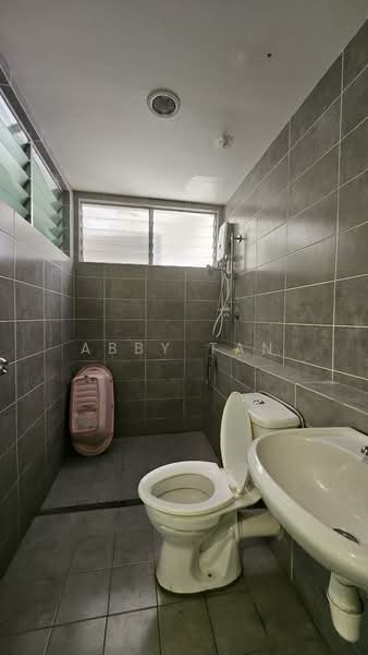 Kondominium untuk Dijual di Alam Damai - Abby Tan - Bathroom - PropertyGuru.com.my