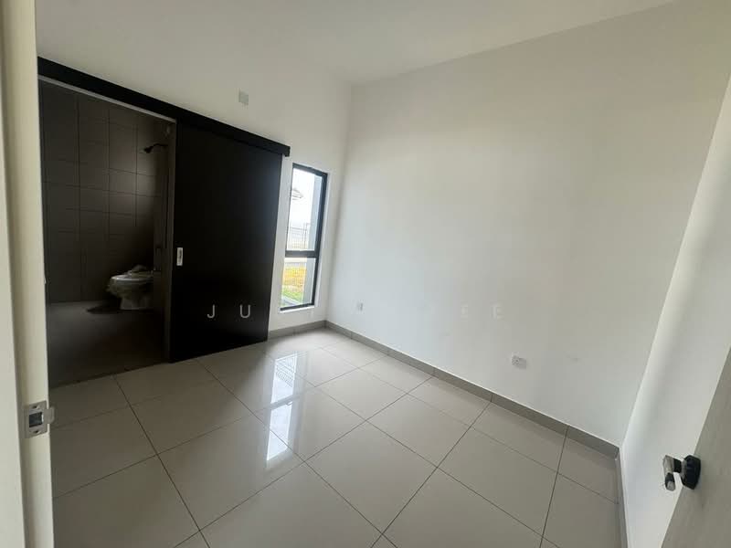 Rumah Teres 2 Tingkat untuk Dijual di Bandar Bukit Raja (Klang) - Justin Tee - Bathroom - PropertyGuru.com.my