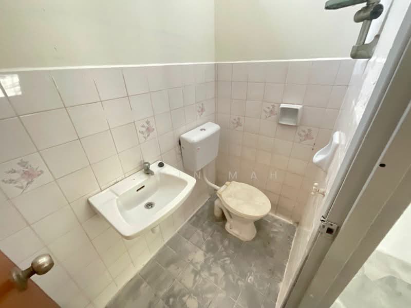 Rumah Teres 1 Tingkat untuk Dijual di Taman Velox (Rawang) - Elwin Mah - Bathroom - PropertyGuru.com.my