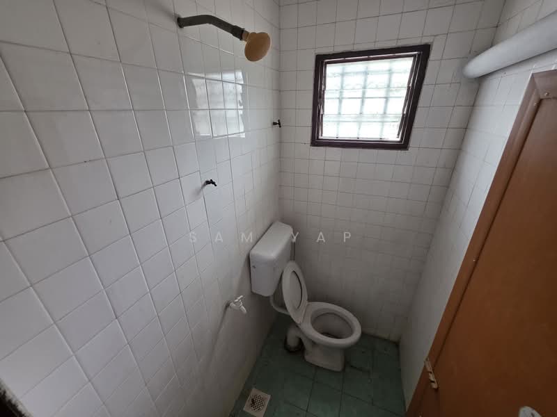 Rumah Teres 2 Tingkat untuk Dijual di Taman Sri Muda (Shah Alam) - Sam Yap - Bathroom - PropertyGuru.com.my