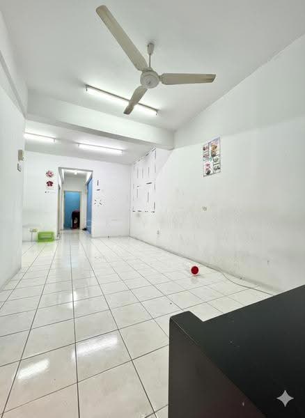Shop / Office for Sale in Prima Damansara (Damansara Damai) - Vickky Wong CF - Living Room - PropertyGuru.com.my