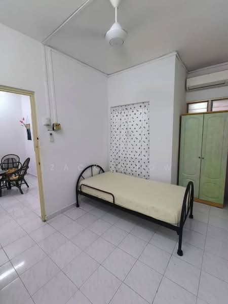 Rumah Teres 1 Tingkat untuk Dijual di Bandar Seri Alam (Masai) - Zack Chow - Bedroom - PropertyGuru.com.my
