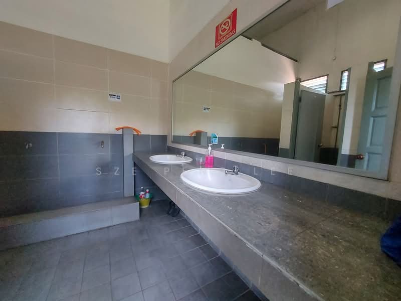 Factory for Sale in Bukit Rahman Putra (Sungai Buloh) - Sze Peng Lee - Bathroom - PropertyGuru.com.my