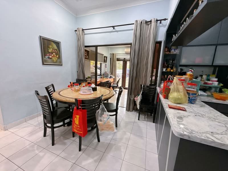 1-storey Terraced House for Sale in Taman Molek (Johor Bahru) - Kok Hui - Dining Room - PropertyGuru.com.my