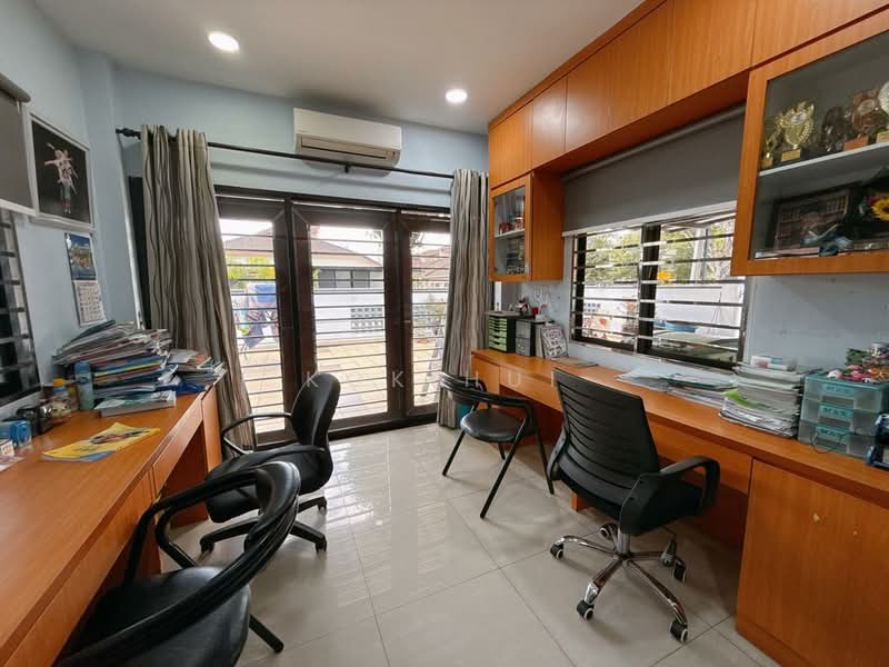 1-storey Terraced House for Sale in Taman Molek (Johor Bahru) - Kok Hui - Study - PropertyGuru.com.my