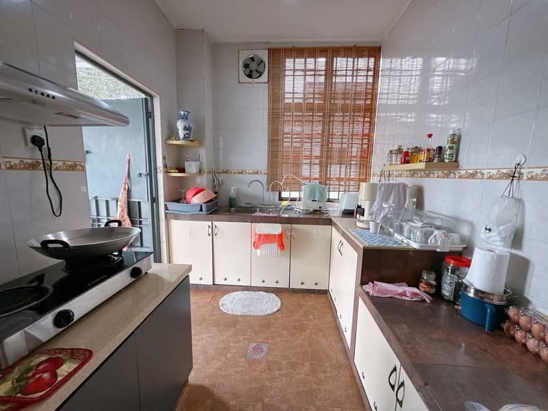 1-storey Terraced House for Sale in Taman Molek (Johor Bahru) - Kok Hui - Kitchen - PropertyGuru.com.my