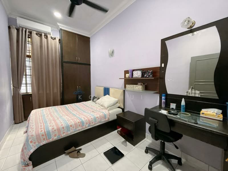 1-storey Terraced House for Sale in Taman Molek (Johor Bahru) - Kok Hui - Bedroom - PropertyGuru.com.my