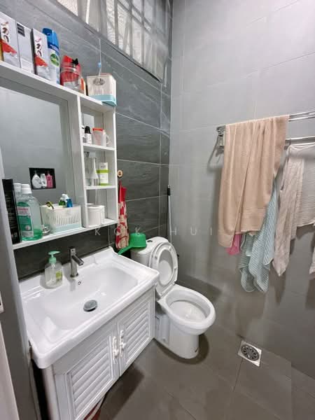 1-storey Terraced House for Sale in Taman Molek (Johor Bahru) - Kok Hui - Bathroom - PropertyGuru.com.my