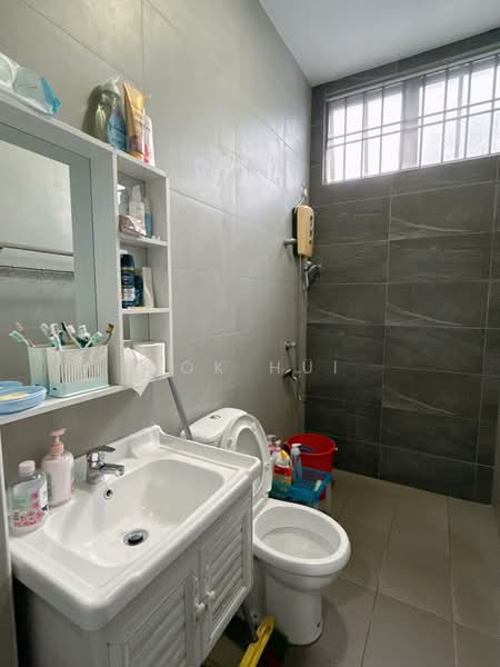 1-storey Terraced House for Sale in Taman Molek (Johor Bahru) - Kok Hui - Bathroom - PropertyGuru.com.my