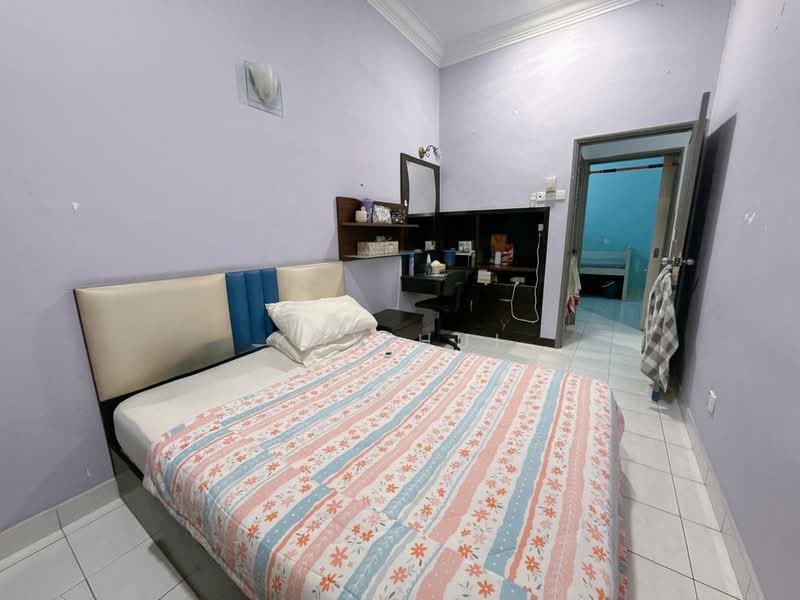 1-storey Terraced House for Sale in Taman Molek (Johor Bahru) - Kok Hui - Bedroom - PropertyGuru.com.my