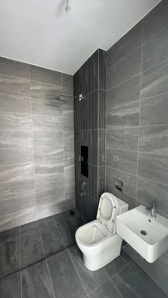 Rumah Berkembar untuk Dijual di Setia Tropika (Johor Bahru) - Ryan Eo - Bathroom - PropertyGuru.com.my