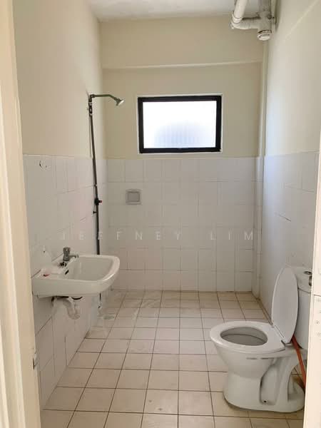 Kondominium untuk Dijual di Glen View Villa - Jeffney Lim - Bathroom - PropertyGuru.com.my