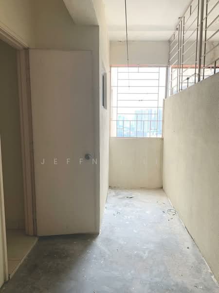 Kondominium untuk Dijual di Glen View Villa - Jeffney Lim - Balcony - PropertyGuru.com.my
