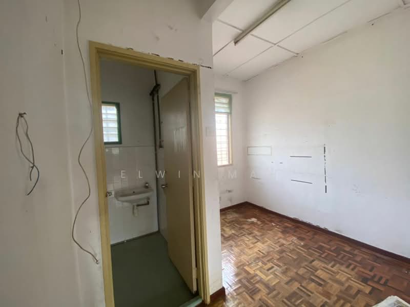 2-storey Terraced House for Sale in Bukit Sentosa (Rawang) - Elwin Mah - Bathroom - PropertyGuru.com.my