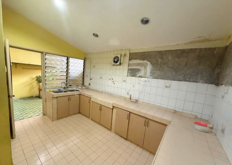 Rumah Teres 1-Tingkat untuk Dijual di Taman Bukit Maluri (Kepong) - Kiing TW - Kitchen - PropertyGuru.com.my