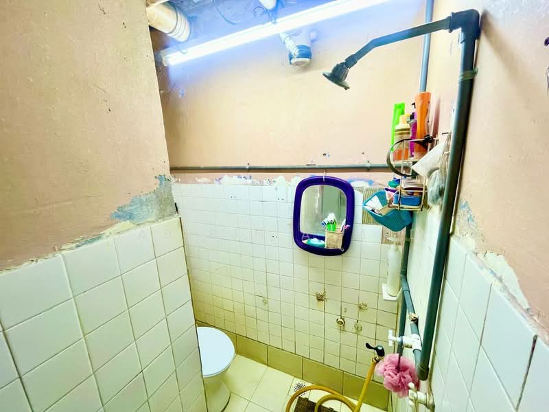 Apartment for Sale at Teratai Mewah Apartment Block 15,17,19,21 - Sabirin Ahmad - Bathroom - PropertyGuru.com.my
