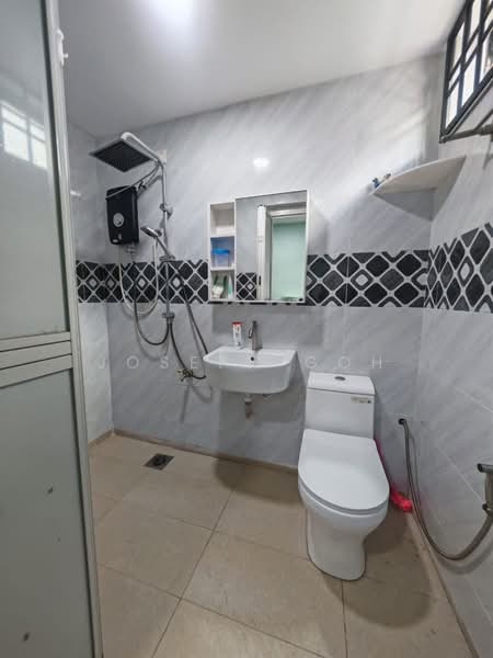 Rumah Teres 2 Tingkat untuk Dijual di Taman Mount Austin (Tebrau) - Joseph Goh - Bathroom - PropertyGuru.com.my
