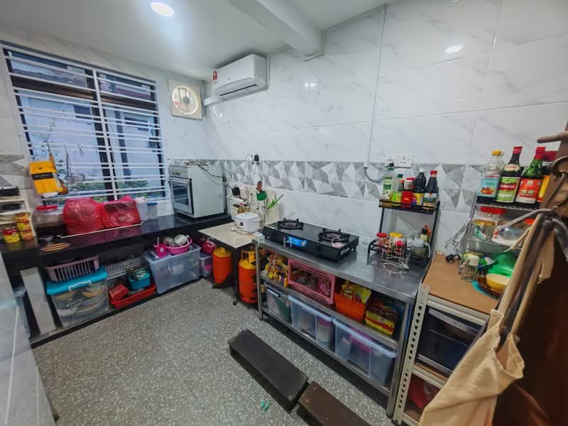 Rumah Teres 2 Tingkat untuk Dijual di Taman Mount Austin (Tebrau) - Joseph Goh - Kitchen - PropertyGuru.com.my