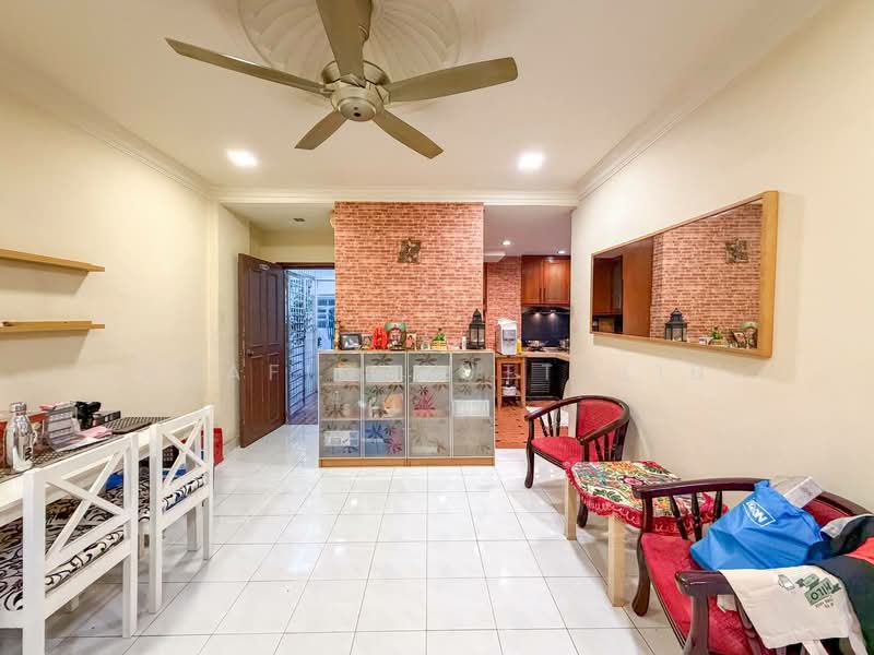 Pangsapuri untuk Dijual di Permata Heights - Shafiq Muttalib - Living Room - PropertyGuru.com.my