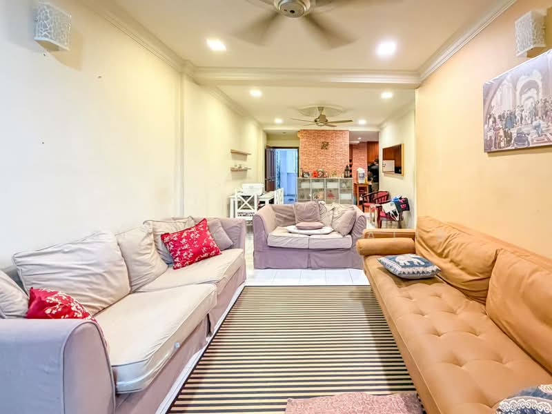 Pangsapuri untuk Dijual di Permata Heights - Shafiq Muttalib - Living Room - PropertyGuru.com.my