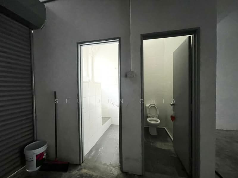 Shop for Rent in Klang (Selangor) - SHU JUN CHIA - Bathroom - PropertyGuru.com.my