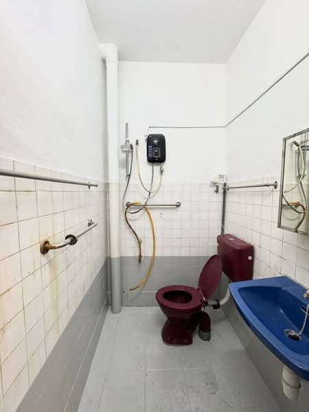 Rumah Teres 1 Tingkat untuk Dijual di Taman Universiti (Skudai) - Janice Yong - Bathroom - PropertyGuru.com.my