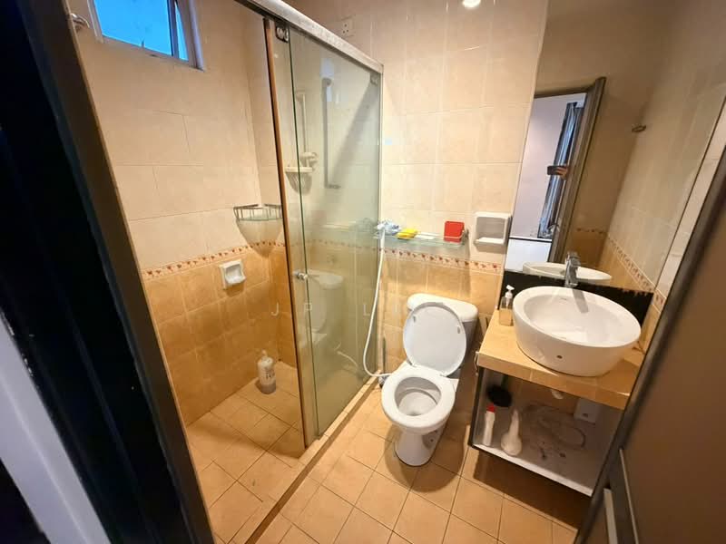 Pangsapuri untuk Dijual di Perling Apartment - JP Lee - Bathroom - PropertyGuru.com.my