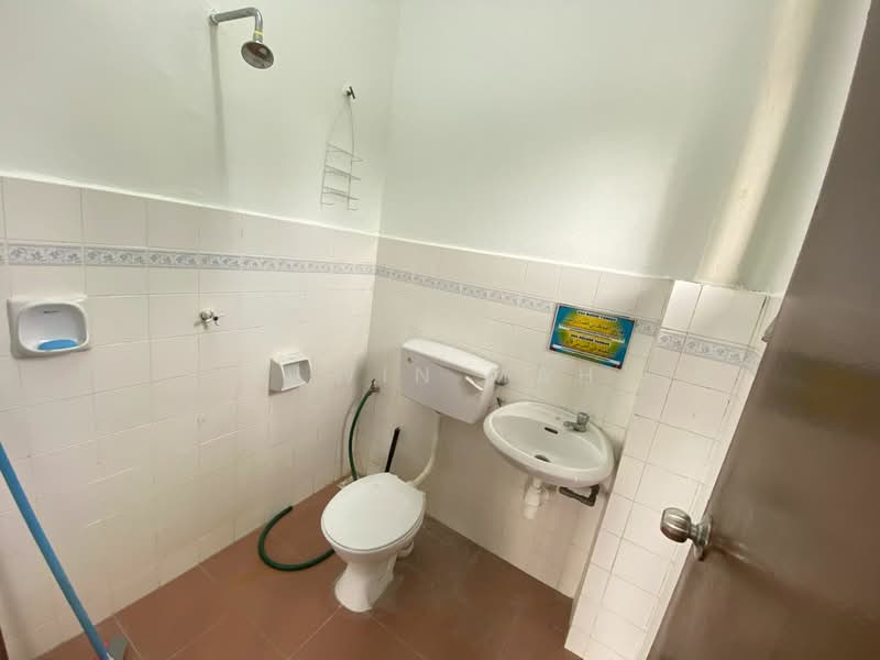 2-storey Terraced House for Sale in Bukit Sentosa (Rawang) - Elwin Mah - Bathroom - PropertyGuru.com.my