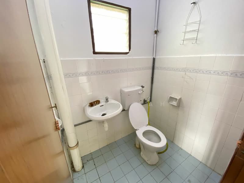 2-storey Terraced House for Sale in Bukit Sentosa (Rawang) - Elwin Mah - Bathroom - PropertyGuru.com.my